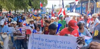 Barahona marcha para exigir regulación de actividades mineras y granceras y la recuperación de espacios públicos