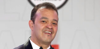Artista Alex Bueno se encuentra en cuidados intensivos