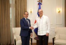 Abinader recibe en el Palacio Nacional al nuevo rector electo de la UASD, Jorge Asjana David