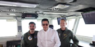 Ministro David Collado y la embajadora Leah Campos realizan visita al portaaviones USS Nimitz