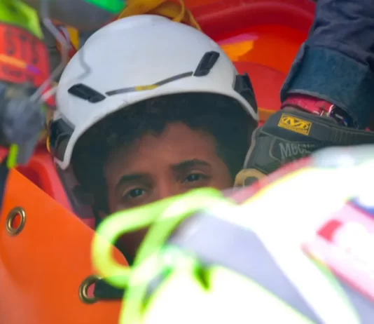 Niño es rescatado con vida tras cinco días bajo los escombros en Venezuela