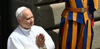 El papa León XIV llama al desarme en un libro de sus discursos