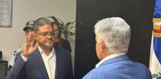 Eduardo Estrella toma juramento de Méndez cono nuevo director del Intrant