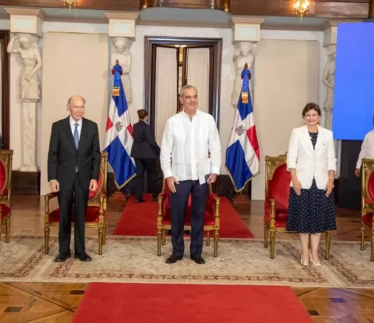 Abinader anuncia nueva sede para la Academia Dominicana de la Historia en su 95. ° aniversario