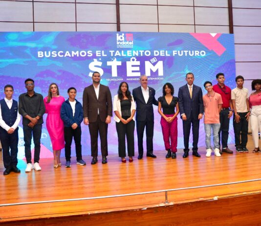 Presidente Abinader reconoce a más de 170 estudiantes destacados en concurso de vocaciones STEM