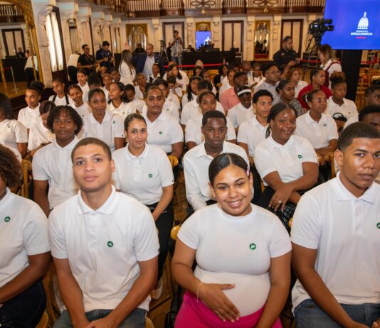 Más de 200 mil jóvenes dejan de ser “Ninis” y se incorporan a las aulas y al trabajo