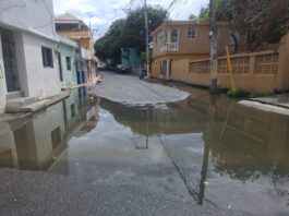 Denuncian que en el Ensanche Isabelita 1, en SDE, imbornales están tapados