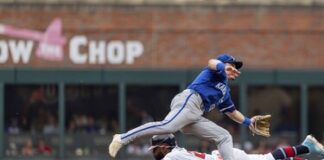 Los Bravos resisten el embate de los Dodgers y empatan la Serie Divisional
