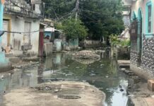 Aguas podridas y basura ahogan a familias en La Mina, Los Guaricanos